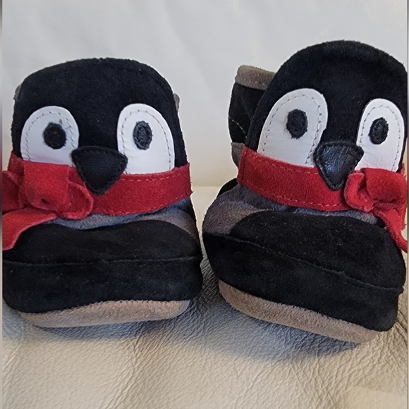 Robeez baby booties 0-6 months - Picture 1 of 5